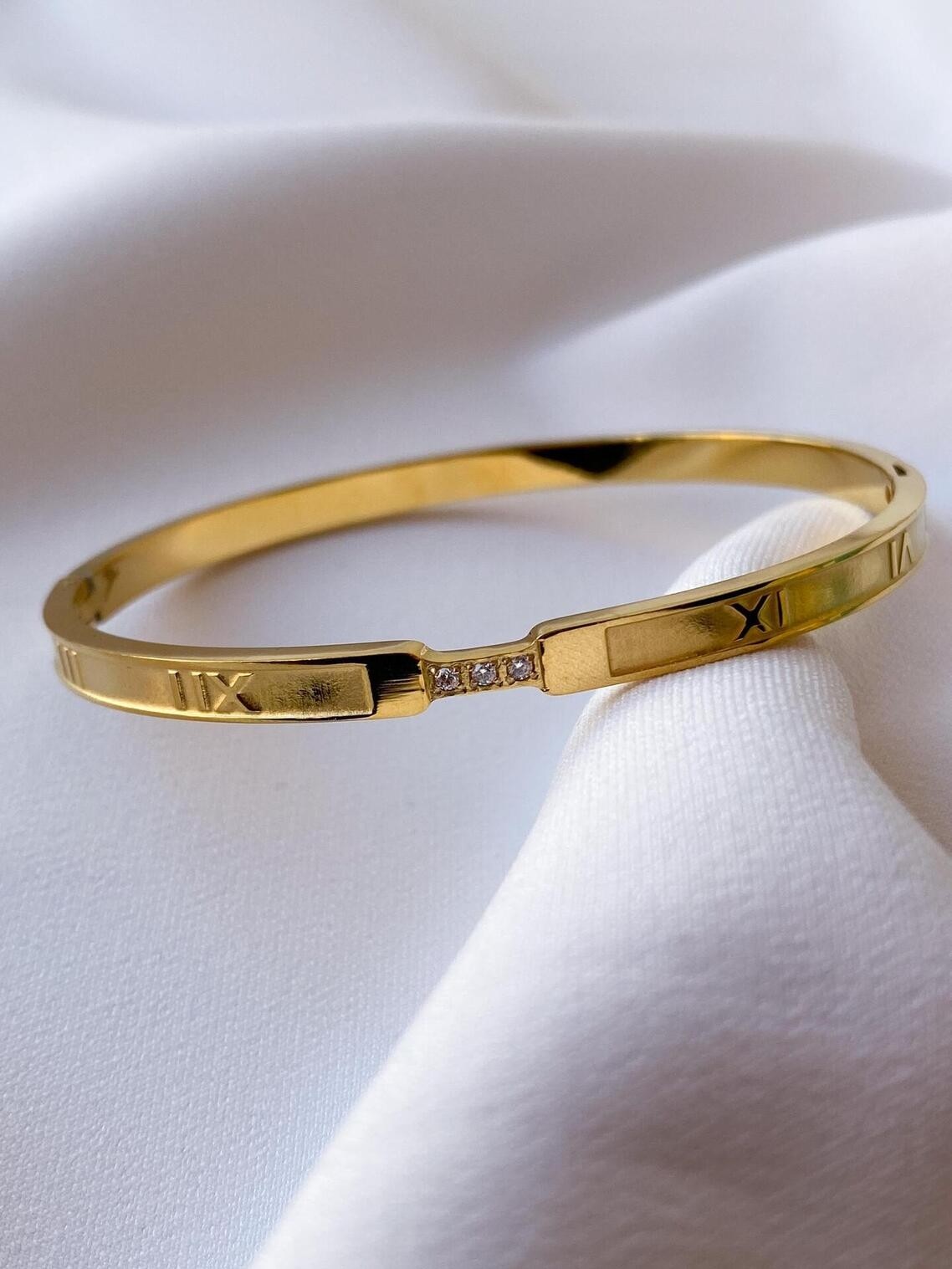 Bracelete inspired romano ponto de luz aço folheado a ouro 18k