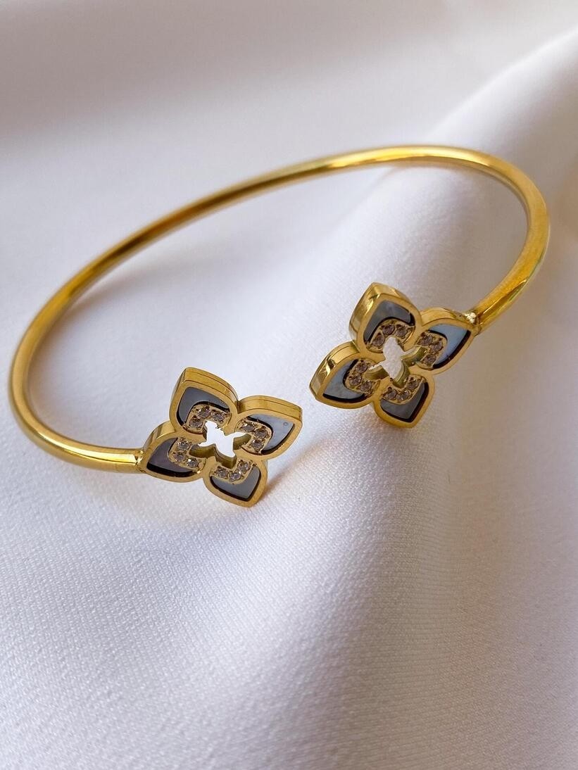 Bracelete inspired flower aço folheado a ouro 18k